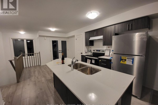 23 Fairlane Avenue, Barrie, ON L9J0N1 Photo 3
