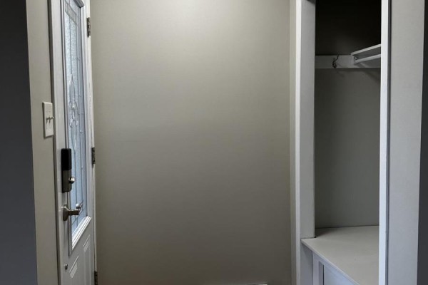 Interior entryway with a glass-paned door and built-in storage shelf. - 23 Fairlawn Crescent, Welland