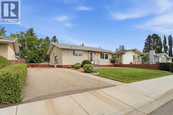 23 Fairway Avenue, Red Deer, AB, photo 2