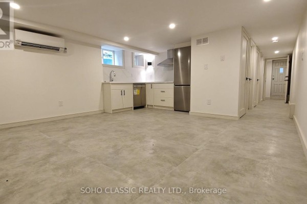 23 Fernwood Park Avenue, Toronto, ON, photo 2