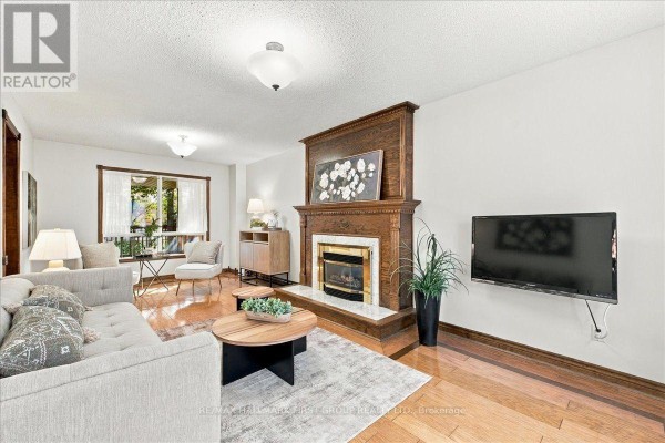 Living room - 23 Flowers Crescent, Ajax, ON L1S4B9 Photo 4