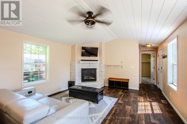23 Georgian Glen Drive, Wasaga Beach, ON L9Z1K8 Photo 5
