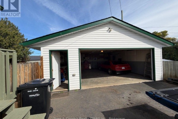 Kitchen - 23 Gresley Court E, Thunder Bay, ON P7A1S8 Photo 3
