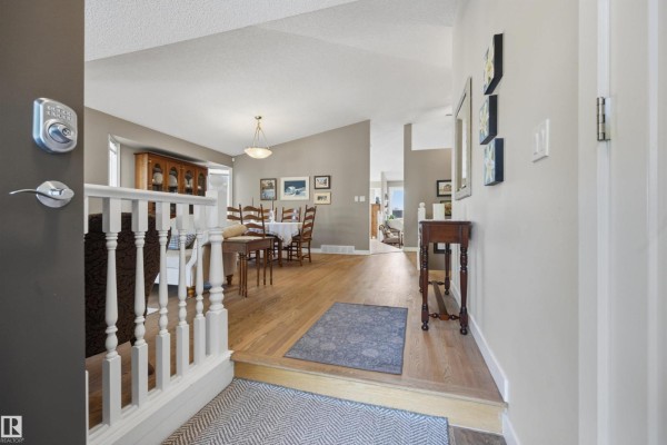 Family room - 23 Highland Cr, Sherwood Park, AB T8A5N8 Photo 4