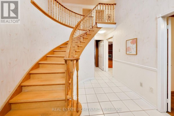23 Hutchcroft Avenue, Toronto, ON, photo 2