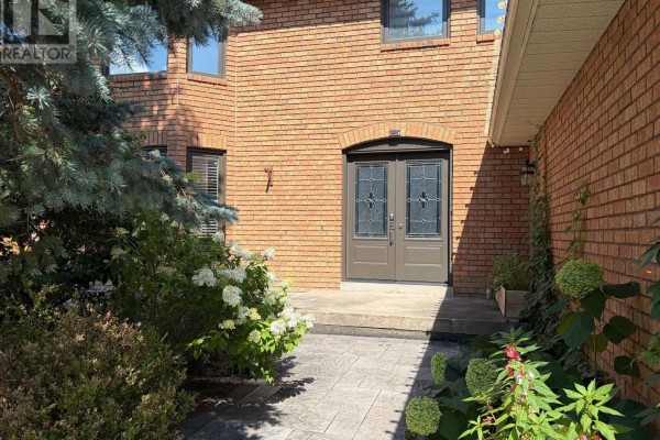 23 Lacey Court, Aurora, ON L4G5G3 Photo 3
