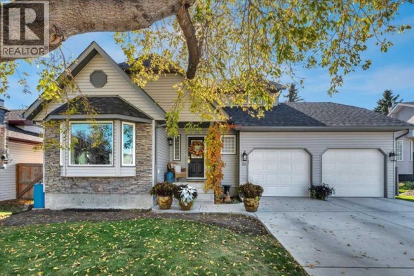 Front view of a suburban house with a bay window, stone accents, and a double garage. - 23 Madison Court, Strathmore