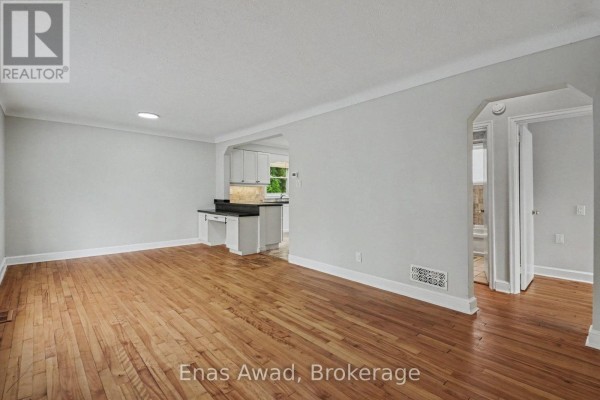 23 Meadowlands Drive W, Ottawa, ON K2G2R3 Photo 2