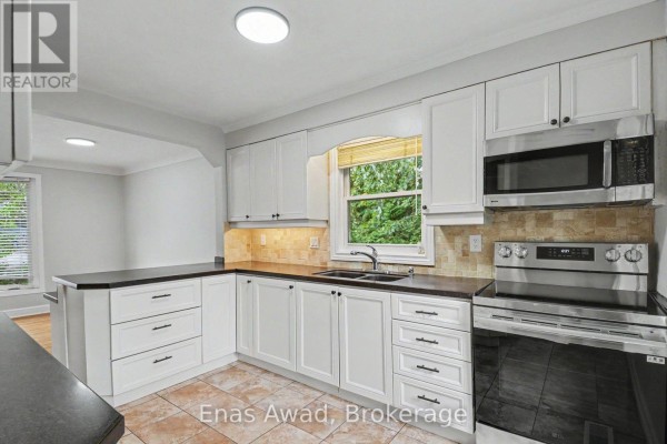 23 Meadowlands Drive W, Ottawa, ON K2G2R3 Photo 4