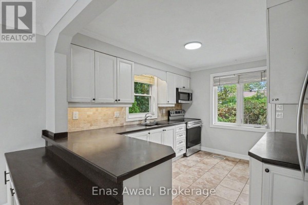 23 Meadowlands Drive W, Ottawa, ON K2G2R3 Photo 5