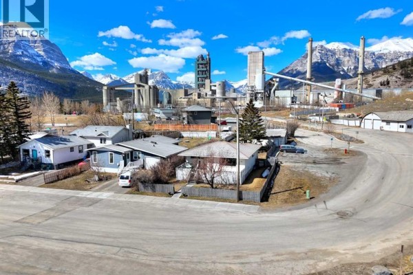 23 Mt Allen Drive, Exshaw, AB, photo 2