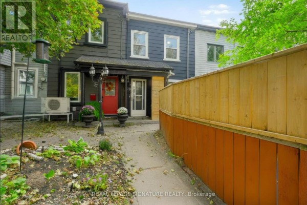 Living room - 23 Myrtle Avenue, Toronto, ON M4M2A3 Photo 2