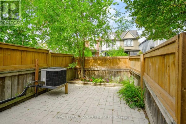 Bedroom - 23 Myrtle Avenue, Toronto, ON M4M2A3 Photo 4