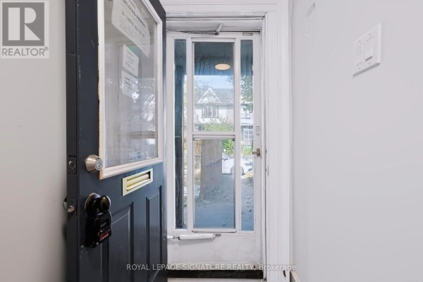 Kitchen - 23 Myrtle Avenue, Toronto, ON M4M2A3 Photo 5