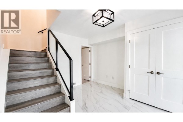 23 N Fell Avenue, Burnaby, BC V5B1L3 Photo 4