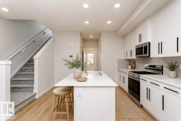 Kitchen - 23 Parker Ln, Spruce Grove, AB T7X3M1 Photo 3