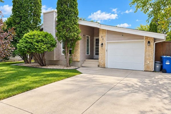 23 Peacock Place, Winnipeg