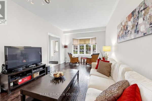 Primary Bedroom - 23 Piera Gardens, Markham, ON L3R5G8 Photo 5