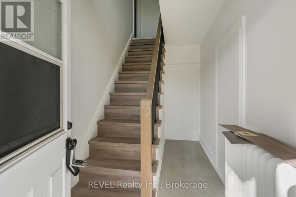 23 Plymonth Road, Welland, ON L3B3C4 Photo 2