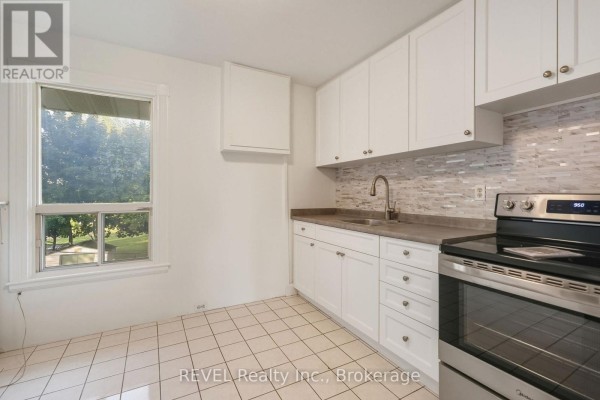 23 Plymonth Road, Welland, ON L3B3C4 Photo 3