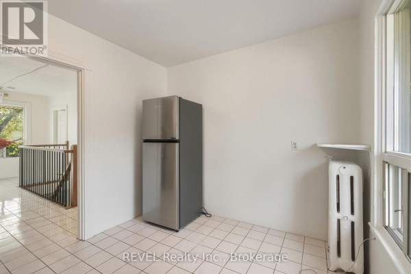 23 Plymonth Road, Welland, ON L3B3C4 Photo 4