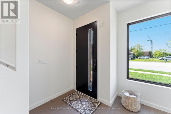 23 Rainwater Lane, Barrie, ON, photo 3