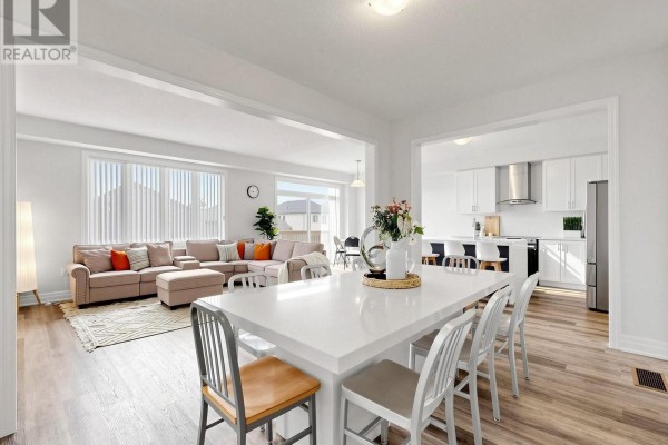 23 Rosanne Circle, Wasaga Beach, ON L9Z0N4 Photo 4