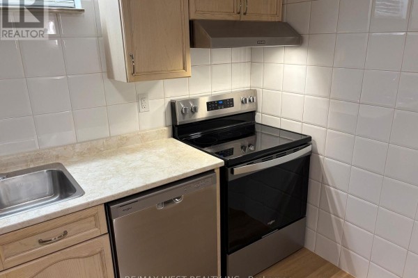 23 Sellmar Road, Toronto, ON M9P3E4 Photo 5