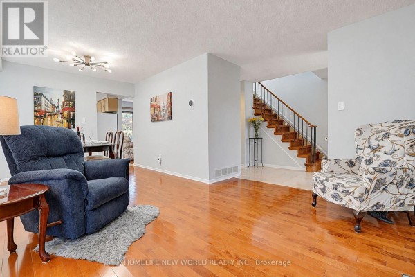 Kitchen - 23 Shepmore Terrace, Toronto, ON M1B3H3 Photo 4