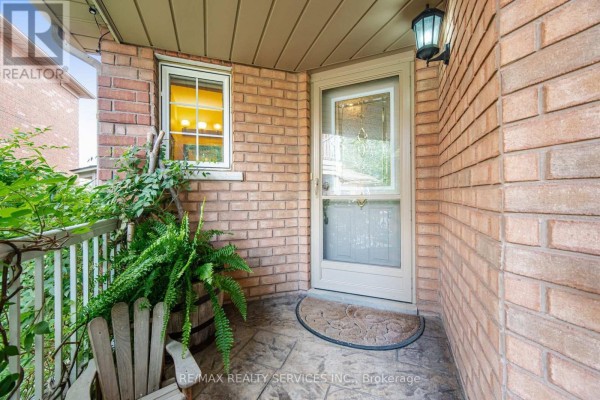23 Swansea Meadows Drive, Brampton, ON, photo 3