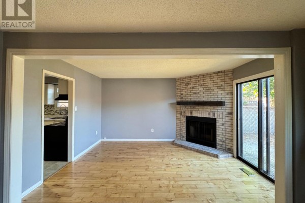 23 Wallace Drive, Barrie, ON L4N7E2 Photo 4