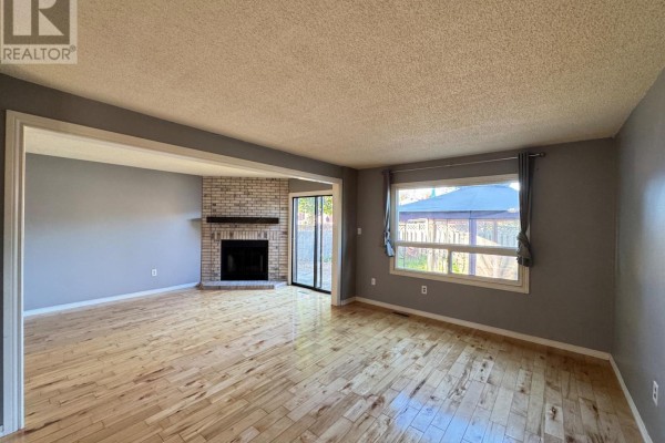 23 Wallace Drive, Barrie, ON L4N7E2 Photo 5