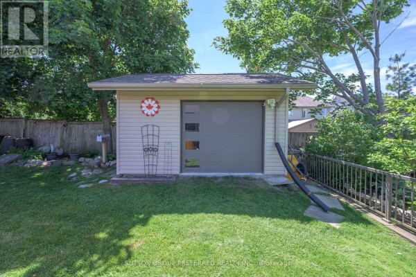 Utility room - 23 Wood Lily Lane, Middlesex Centre, ON N0M2A0 Photo 4