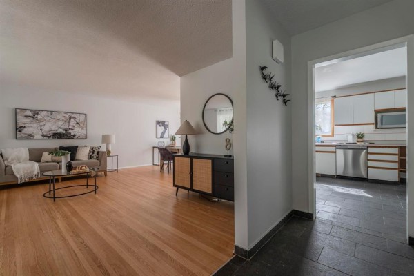 Living room - 23 Woodgreen Place, Winnipeg, MB R3J1H4 Photo 2