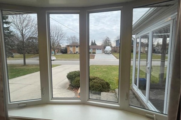View through bay window showing a suburban street with houses and cars. - 23 Woodsview Avenue W, Grimsby