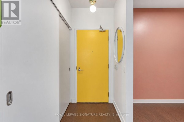 Living room - 230 - 1030 King Street W, Toronto, ON M6K0B4 Photo 2