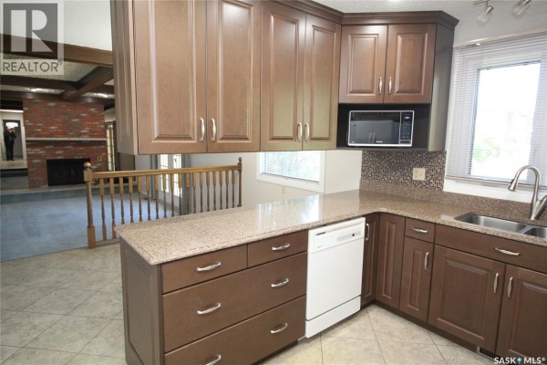 Dining room - 230 Auld Crescent, Saskatoon, SK S7H4W9 Photo 3