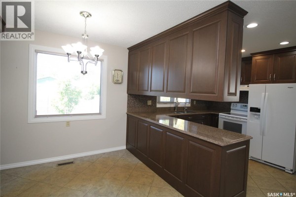 2pc Bathroom - 230 Auld Crescent, Saskatoon, SK S7H4W9 Photo 5