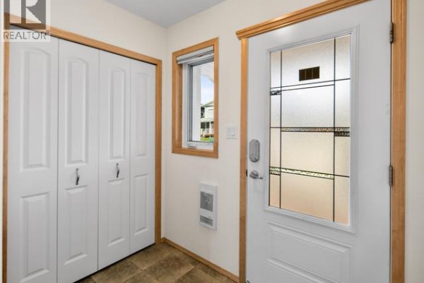 Kitchen - 230 Keno Way, Whitehorse, YT Y1A0S4 Photo 4