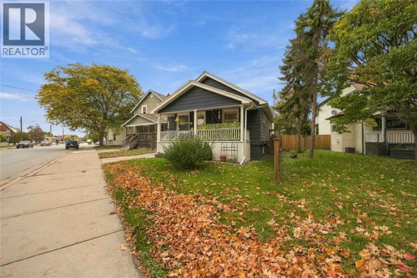 Bedroom - 230 Ontario Street, Sarnia, ON N7T1L4 Photo 3