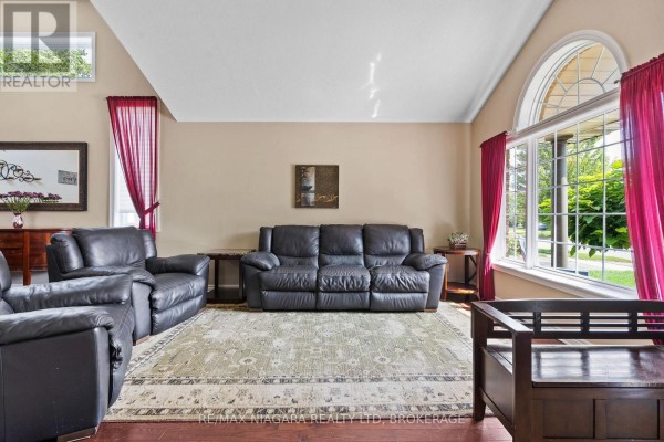 230 Wellbrook Avenue, Welland, ON L3C7M9 Photo 4