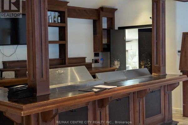 2300 Wharncliffe Road S, London South, ON, photo 3