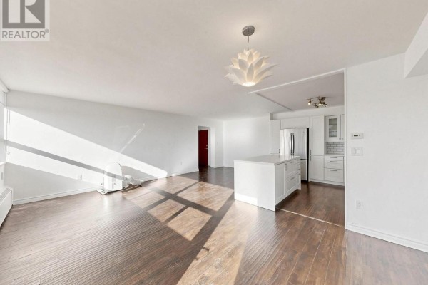 Kitchen - 2301 - 360 Ridelle Ave Avenue, Toronto, ON M6B1K1 Photo 3