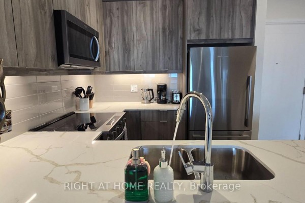 2302 - 15 Watergarden Drive, Mississauga, ON L5R0H4 Photo 5