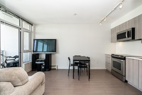 2302 13308 Central Avenue, Surrey, BC V3T0M4 Photo 4