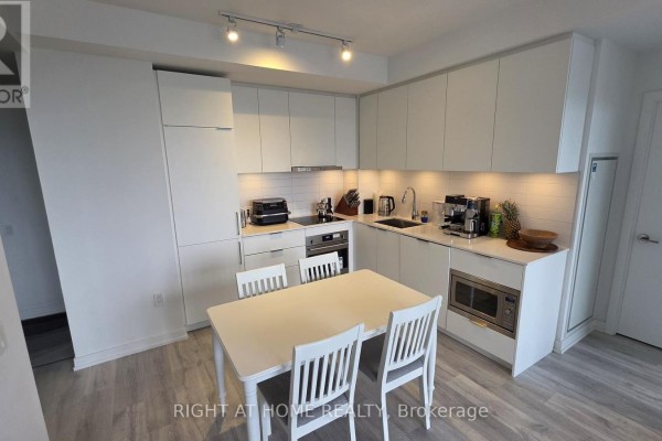 2304 - 8 Olympic Garden Drive, Toronto, ON M2M0B9 Photo 4