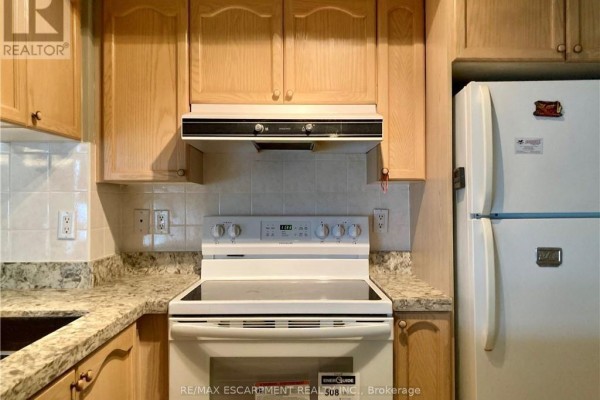 Bedroom - 2304 - 909 Bay Street, Toronto, ON M5S3G2 Photo 3