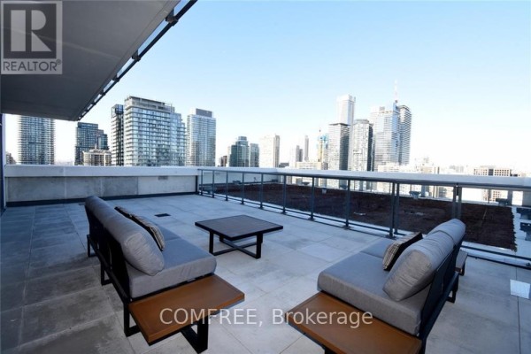 2305 - 81 Wellesley Street E, Toronto, ON M4Y0C5 Photo 3