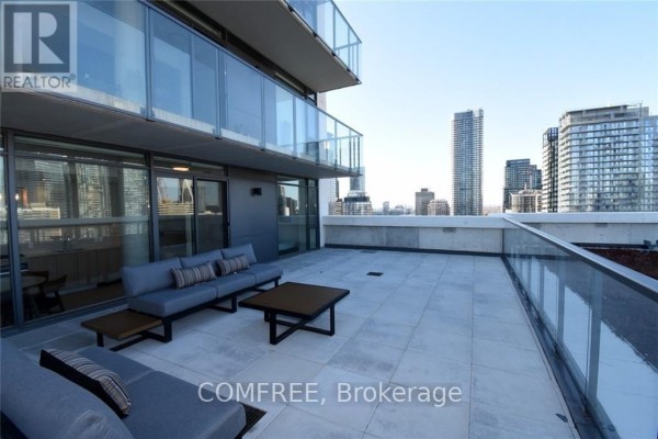 2305 - 81 Wellesley Street E, Toronto, ON M4Y0C5 Photo 4