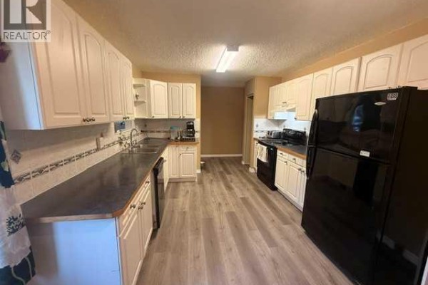 Primary Bedroom - 2305 17 Avenue, Didsbury, AB T0M0W0 Photo 5